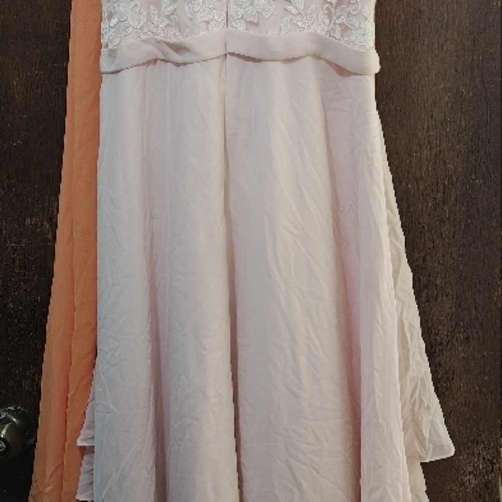 Elegant Pink Strapless Dress with Floral Lace